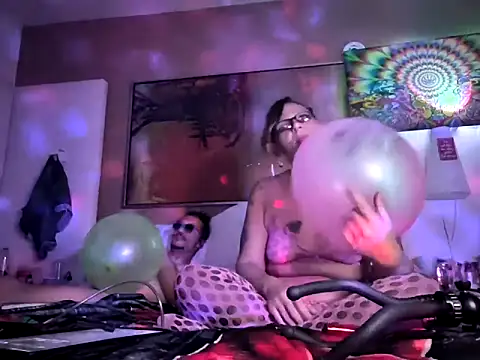 Snapshot of SparklesB1tch chatting on 04-08-26, 09:31 SparklesB1tch online show from 04-08-26, 09:31