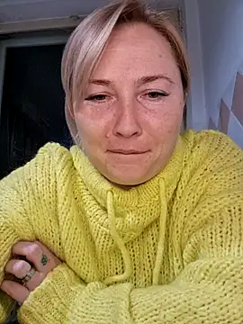 Snapshot of Xseniy chatting on 10-09-25, 09:02 Xseniy online show from 10-09-25, 09:02