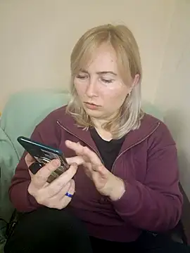 Snapshot of Xseniy chatting on 10-13-25, 07:36 Xseniy online show from 10-13-25, 07:36