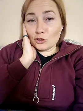 Snapshot of Xseniy chatting on 10-14-25, 07:58 Xseniy online show from 10-14-25, 07:58