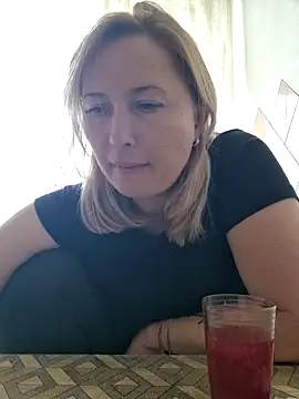 Snapshot of Xseniy chatting on 10-19-25, 12:06 Xseniy online show from 10-19-25, 12:06