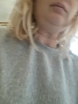 Snapshot of Xseniy chatting on 10-26-25, 09:48 Xseniy online show from 10-26-25, 09:48