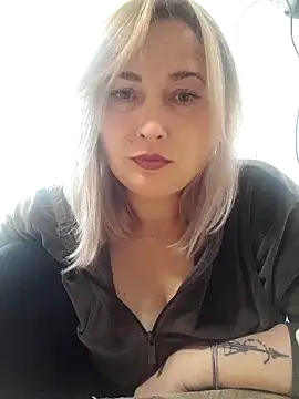 Snapshot of Xseniy chatting on 10-27-25, 02:21 Xseniy online show from 10-27-25, 02:21