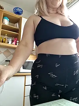 Snapshot of Xseniy chatting on 11-03-25, 06:25 Xseniy online show from 11-03-25, 06:25