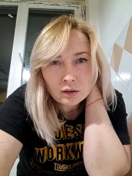 Snapshot of Xseniy chatting on 11-03-25, 06:42 Xseniy online show from 11-03-25, 06:42