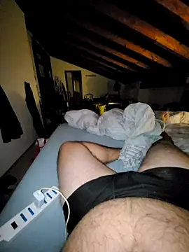 Snapshot of giova17cm chatting on 10-06-25, 10:18 giova17cm online show from 10-06-25, 10:18