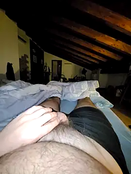 Snapshot of giova17cm chatting on 10-21-25, 08:42 giova17cm online show from 10-21-25, 08:42