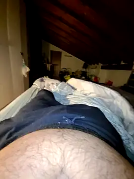 Snapshot of giova17cm chatting on 10-24-25, 09:00 giova17cm online show from 10-24-25, 09:00