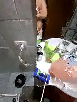 Snapshot of giova17cm chatting on 10-26-25, 08:48 giova17cm online show from 10-26-25, 08:48