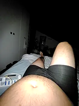 Snapshot of giova17cm chatting on 10-27-25, 10:03 giova17cm online show from 10-27-25, 10:03