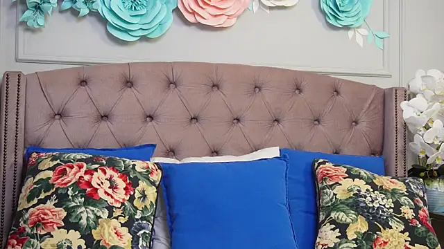 Snapshot of JenniferLovve chatting on 10-17-25, 03:20 JenniferLovve online show from 10-17-25, 03:20