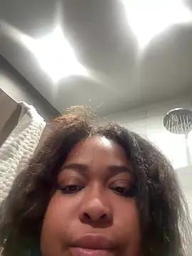 Snapshot of reinagotthroat chatting on 02-18-26, 11:39 reinagotthroat online show from 02-18-26, 11:39