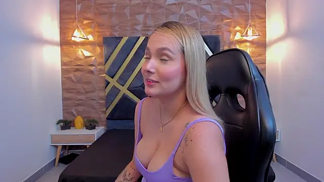 Emmaa white  online show from 01-17-26, 05:16