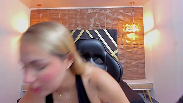 Emmaa white  online show from 05-02-26, 05:18