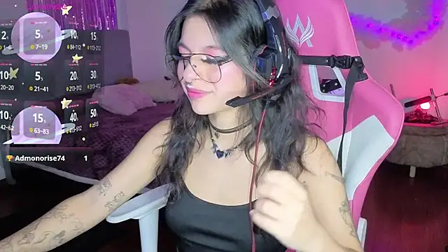 larah uwu online show from 01-15-26, 07:17