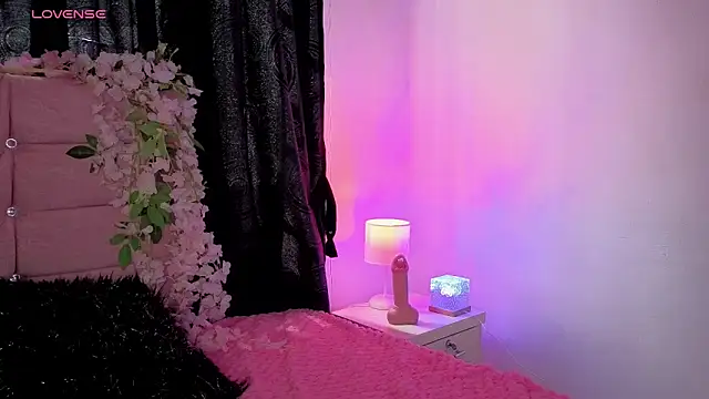 larah uwu online show from 05-09-26, 06:57
