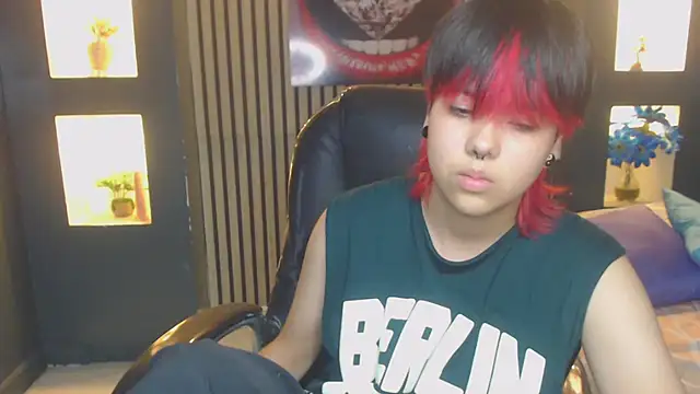 Snapshot of BJkoreanboy chatting on 10-03-25, 08:17 BJkoreanboy online show from 10-03-25, 08:17