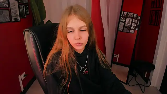 Snapshot of Selen_hells_weet chatting on 09-20-25, 06:09 Selen hells weet online show from 09-20-25, 06:09