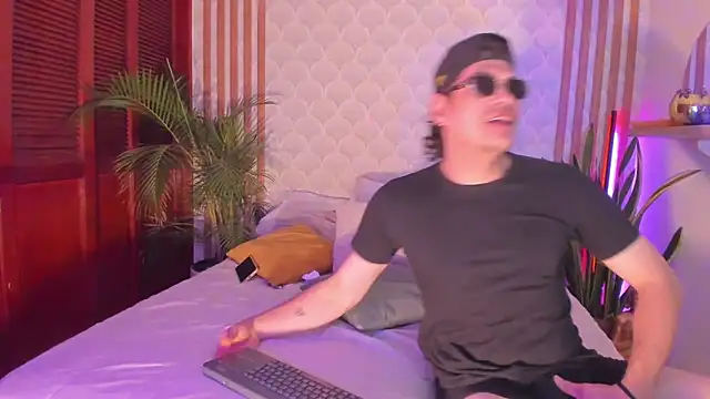 Cristian blaze online show from 11-19-25, 07:19