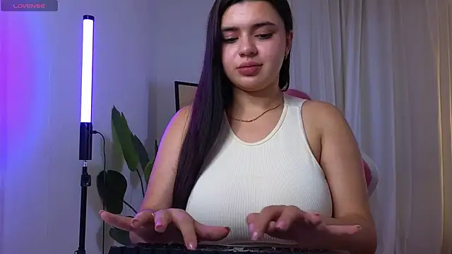 courtneyk  online show from 10-16-25, 02:51