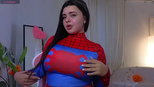 courtneyk  online show from 10-31-25, 01:34