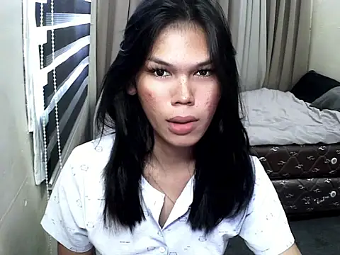 Snapshot of keana_laux chatting on 09-18-25, 04:14 keana laux online show from 09-18-25, 04:14