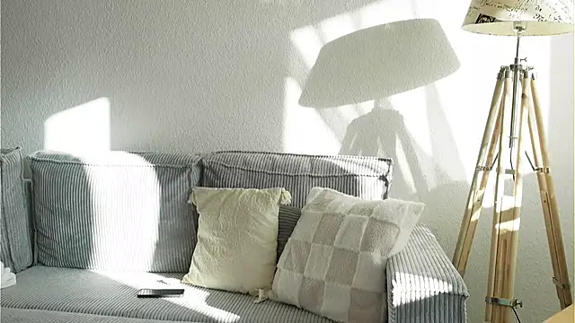 LucyxLou online show from 12-01-25, 12:10