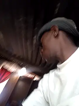 Snapshot of Mshengu01 chatting on 10-15-25, 11:32 Mshengu01 online show from 10-15-25, 11:32