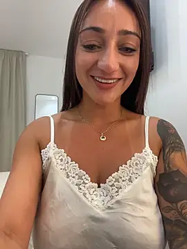 Ninabigtitied online show from 12-15-25, 05:28