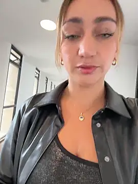 Snapshot of Ninabigtitied chatting on 03-08-26, 04:44 Ninabigtitied online show from 03-08-26, 04:44