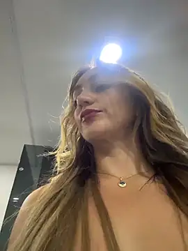 Snapshot of Ninabigtitied chatting on 03-15-26, 12:38 Ninabigtitied online show from 03-15-26, 12:38