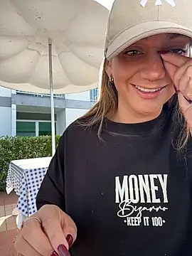 Snapshot of Ninabigtitied chatting on 04-12-26, 12:43 Ninabigtitied online show from 04-12-26, 12:43