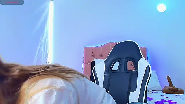 Snapshot of naomi_diamond_ chatting on 05-01-26, 11:59 naomi diamond online show from 05-01-26, 11:59