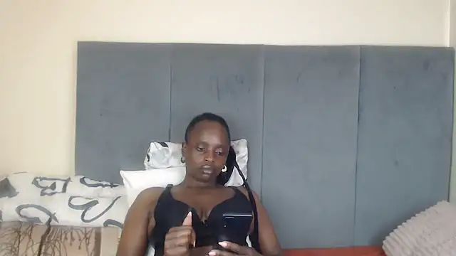 Snapshot of Jah-Queen chatting on 09-11-25, 07:52 Jah-Queen online show from 09-11-25, 07:52