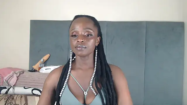 Snapshot of Jah-Queen chatting on 09-17-25, 05:58 Jah-Queen online show from 09-17-25, 05:58