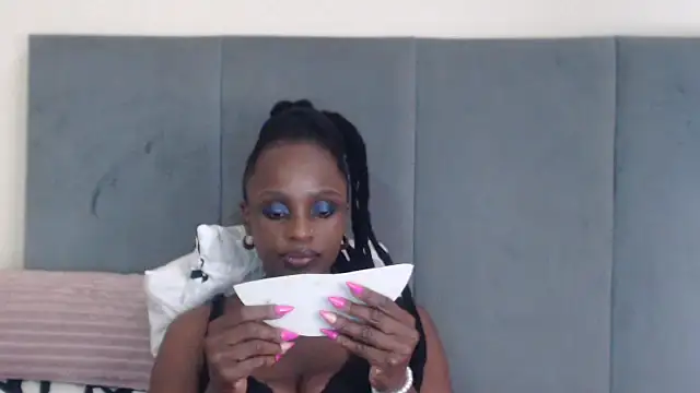 Snapshot of Jah-Queen chatting on 09-26-25, 07:45 Jah-Queen online show from 09-26-25, 07:45