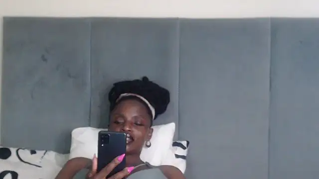 Snapshot of Jah-Queen chatting on 09-28-25, 08:42 Jah-Queen online show from 09-28-25, 08:42