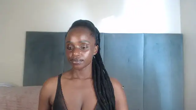 Snapshot of Jah-Queen chatting on 10-15-25, 04:45 Jah-Queen online show from 10-15-25, 04:45