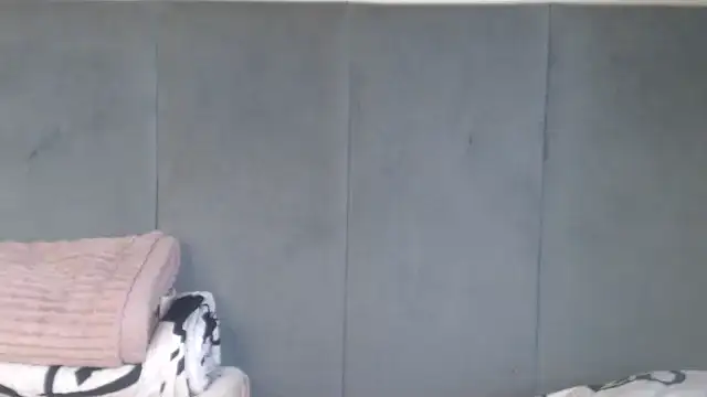 Snapshot of Jah-Queen chatting on 11-01-25, 04:20 Jah-Queen online show from 11-01-25, 04:20