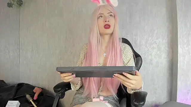 AriMonoban online show from 10-15-25, 11:54