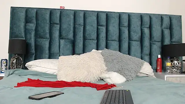 Emma Foxi online show from 11-20-25, 08:52