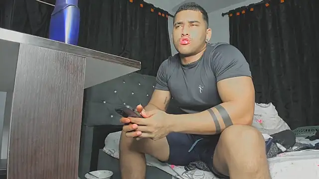 Snapshot of evan_hardy chatting on 09-23-25, 02:47 evan hardy online show from 09-23-25, 02:47