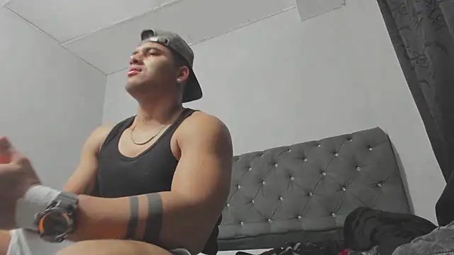 Snapshot of evan_hardy chatting on 10-08-25, 03:26 evan hardy online show from 10-08-25, 03:26