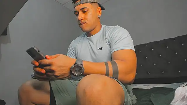 Snapshot of evan_hardy chatting on 10-17-25, 02:59 evan hardy online show from 10-17-25, 02:59