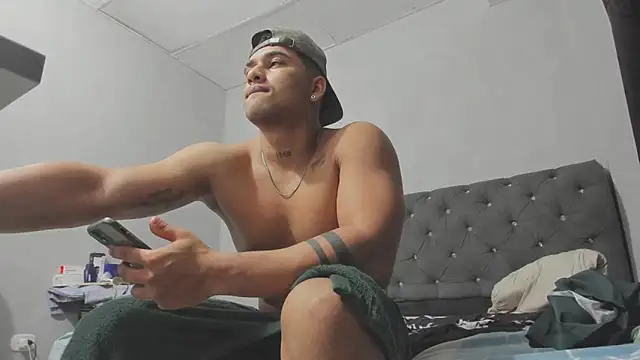 Snapshot of evan_hardy chatting on 10-22-25, 03:51 evan hardy online show from 10-22-25, 03:51