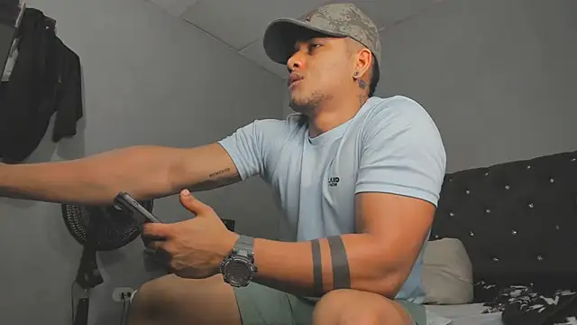 Snapshot of evan_hardy chatting on 10-31-25, 02:56 evan hardy online show from 10-31-25, 02:56