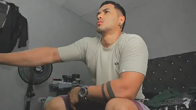 Snapshot of evan_hardy chatting on 10-31-25, 09:27 evan hardy online show from 10-31-25, 09:27