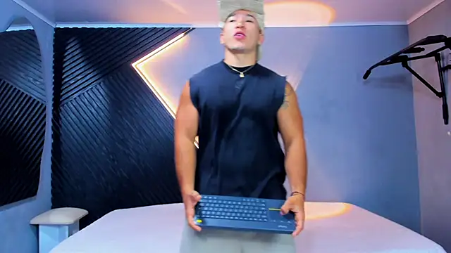 Horny nick18 online show from 05-30-26, 10:23