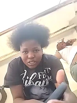 Snapshot of SweetHoney21_ chatting on 10-23-25, 01:54 SweetHoney21 online show from 10-23-25, 01:54