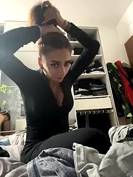 Snapshot of piccolaflo chatting on 09-28-25, 02:39 piccolaflo online show from 09-28-25, 02:39